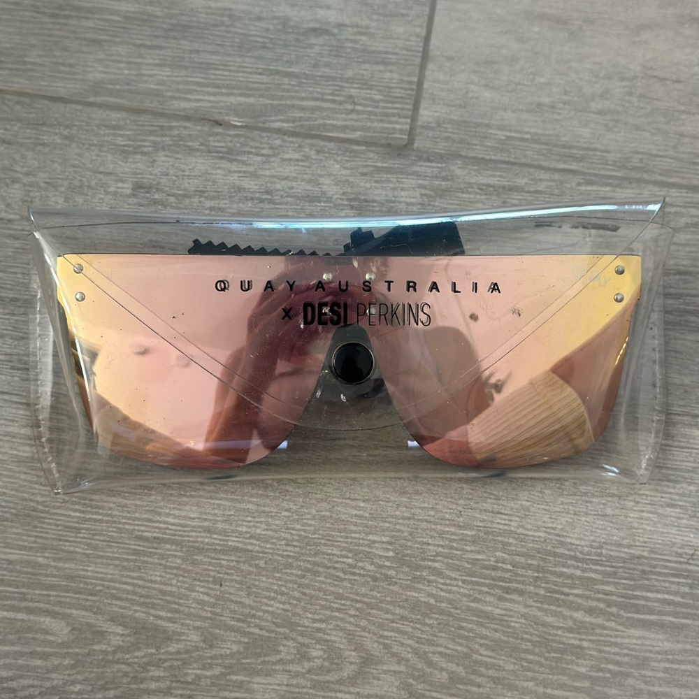 Quay Australia Hidden Hills Pink Sunglasses - NEW